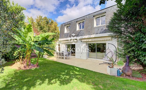House in Sud, Chambourcy, France 1