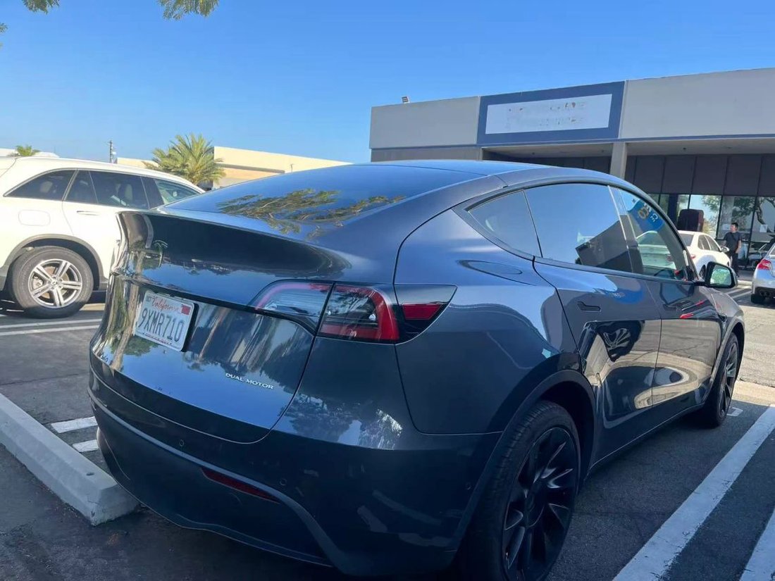 Suv in Costa Mesa, CA, United States 2 - 18914504
