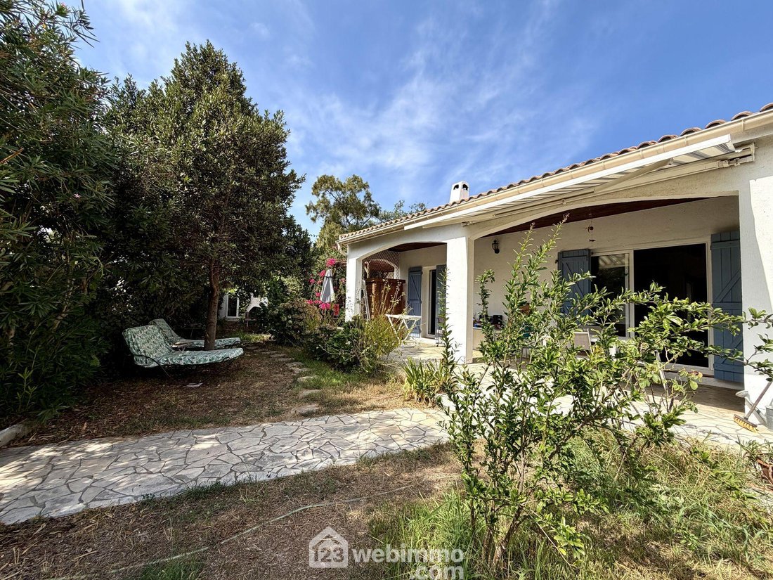 Villa in Lucciana, Corsica, France 2 - 18907977
