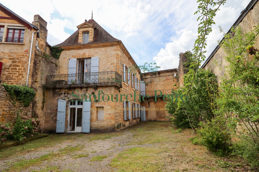 Appartamento a Sarlat-la-Canéda, Nuova Aquitania, Francia 1 - 16502172