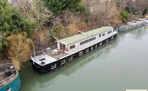Villa in Les Coteaux de Seine, Louveciennes, France 1