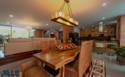 Casa en Sabaneta, Antioquia, Colombia 1