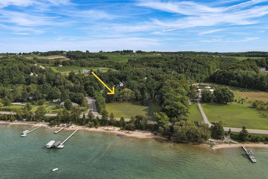 House in Traverse City, Michigan, United States 1 - 18910287