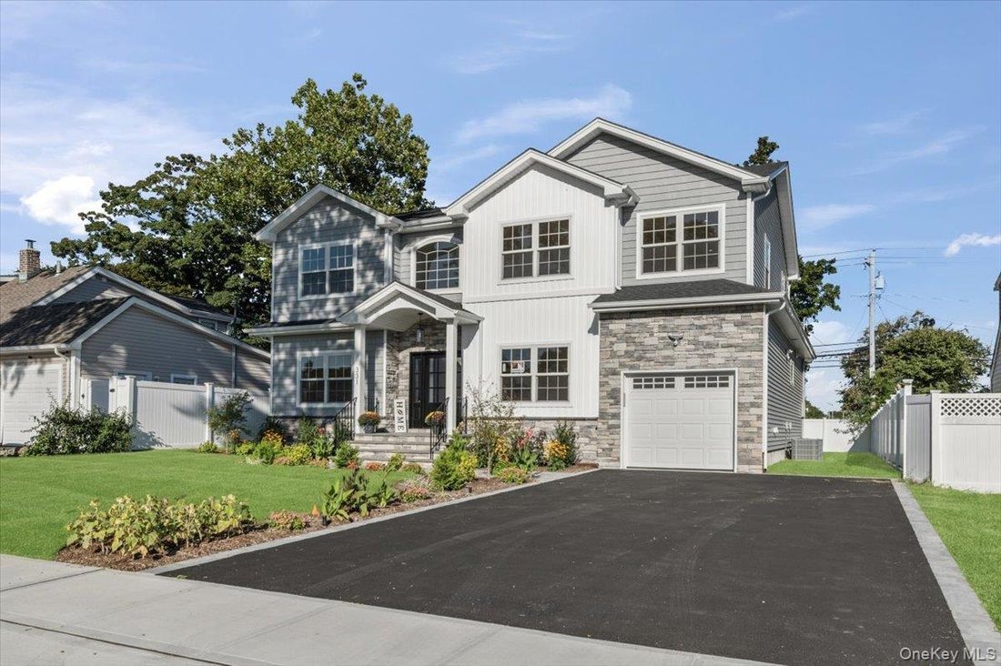 House in Levittown, New York, United States 1 - 18909653