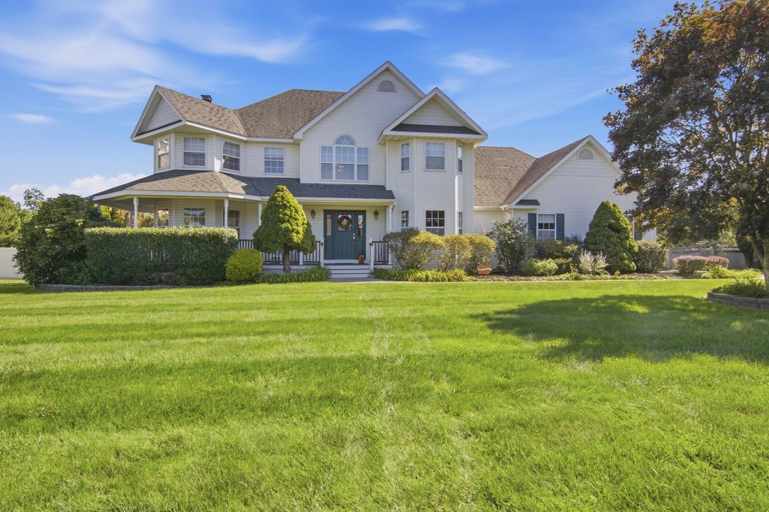 House in Manorville, New York, United States 1 - 18905322