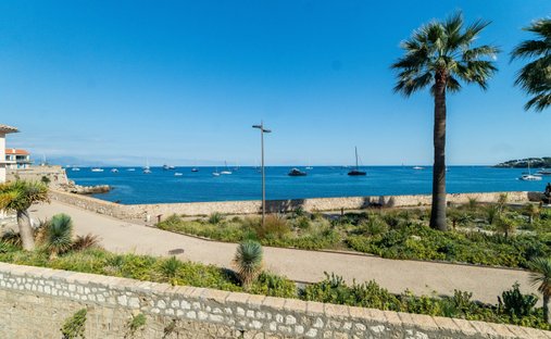 Casa a Les Cougoulins-Rastines, Antibes, Francia 1