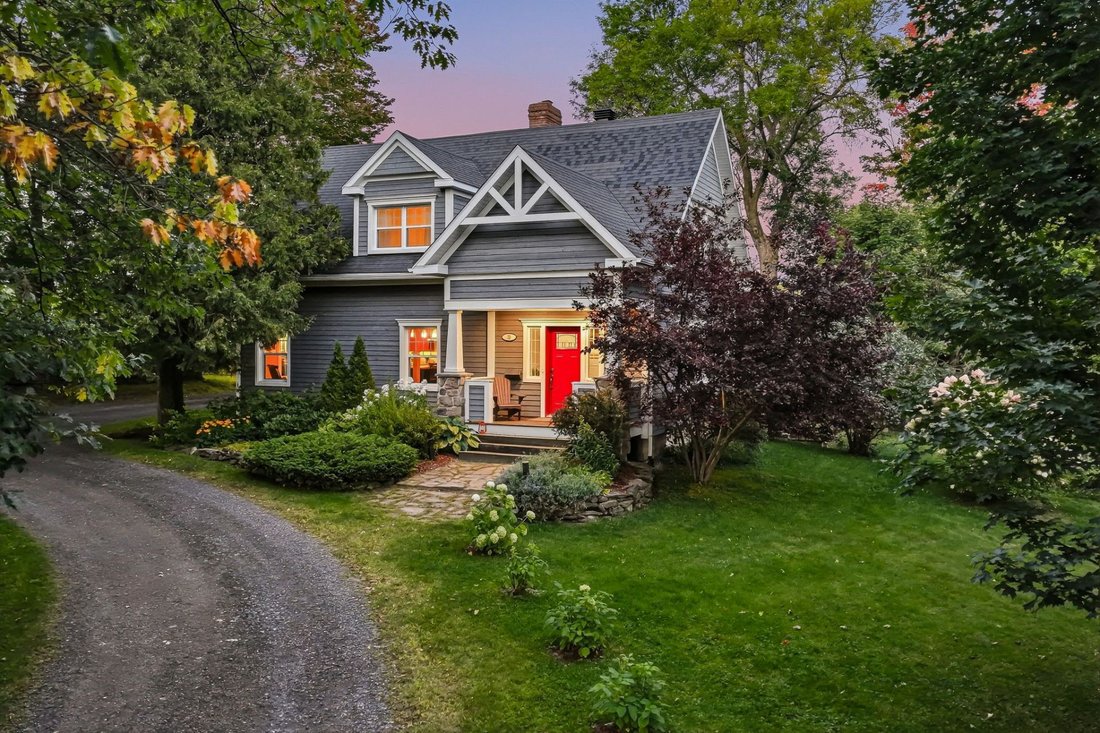 House in Coaticook, Quebec, Canada 1 - 18917565