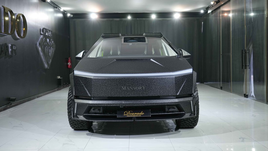 Suv in Dubai, United Arab Emirates 2 - 18915344