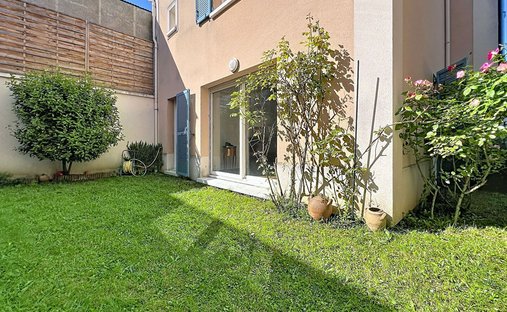 House in Centre, Nanterre, France 1
