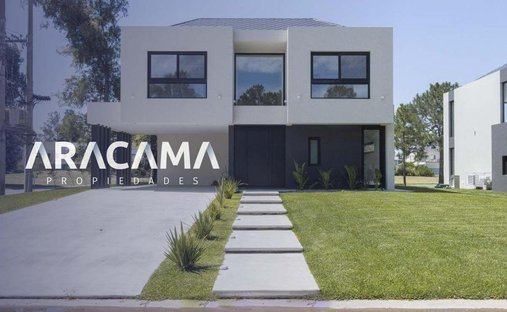 House in Esteban Echeverría, Buenos Aires Province, Argentina 1