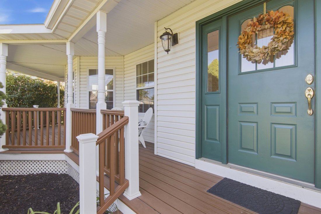 House in Manorville, New York, United States 2 - 18905322