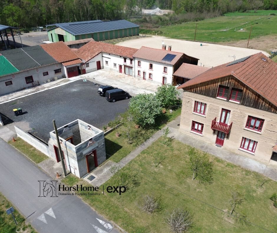 Maison à Peschadoires, Auvergne-Rhône-Alpes, France 1 - 18854251