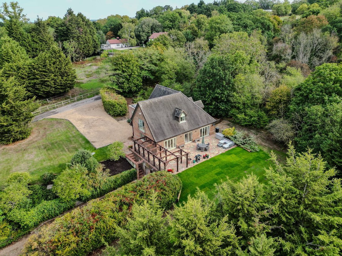 House in Upminster Common, Romford, England 2 - 18913464