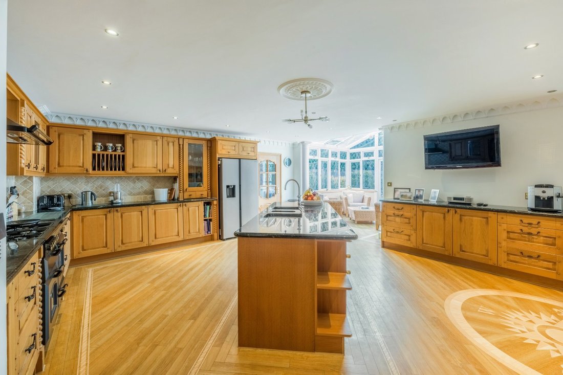 House in Woldingham, England 4 - 18906952