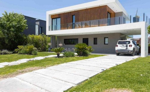 House in Canning, Buenos Aires, Argentina 1