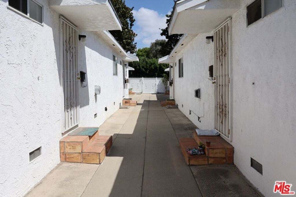 Los Angeles, California, United States 4 - 18823386