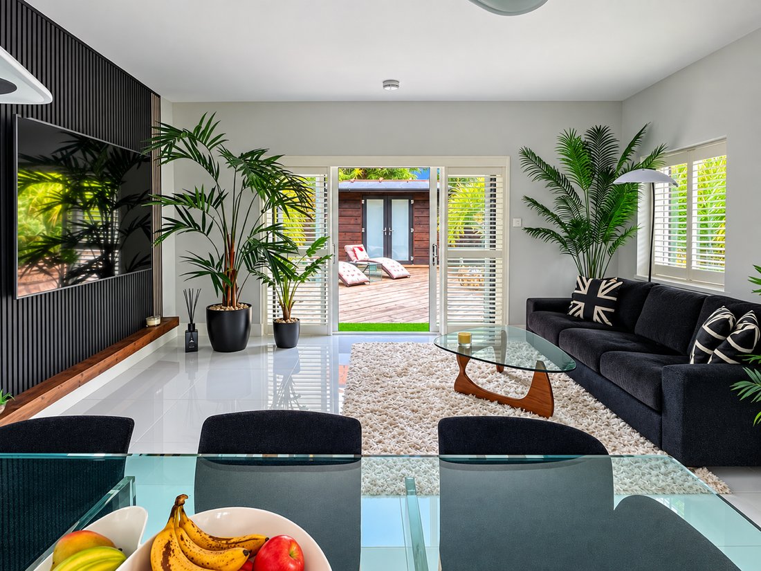 Bungalow in West Molesey, Elmbridge, England 3 - 18909062