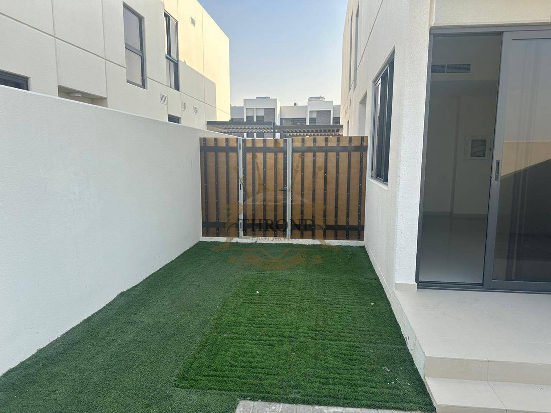 Townhouse in Damac Hills 2, Dubai, United Arab Emirates 1 - 18913147