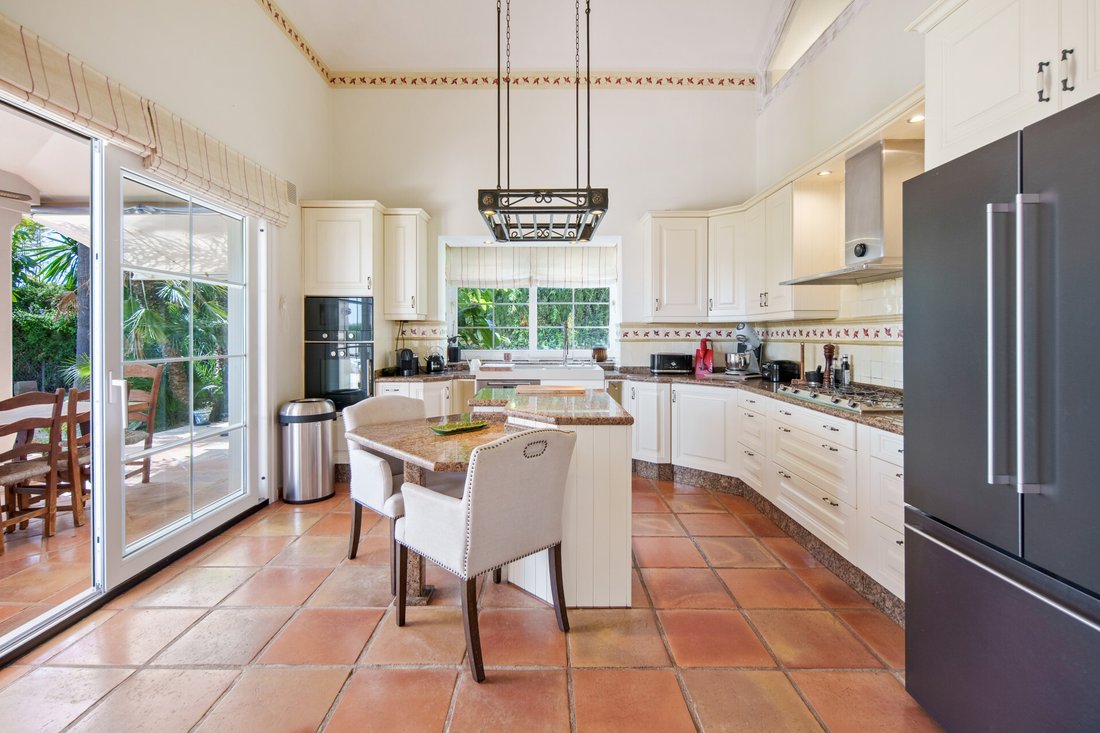 Villa in Marbella, Andalusia, Spain 4 - 18914118