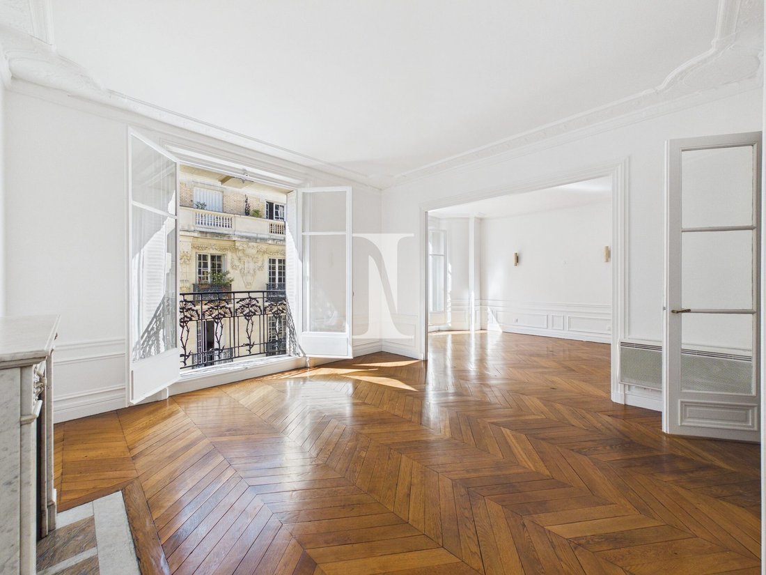 Appartamento a La Fourche-Guy Môquet, Paris 17e Arrondissement, Parigi 1 - 18912528