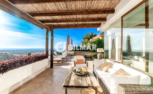 Villa in Buenas Noches, Estepona, Spain 1