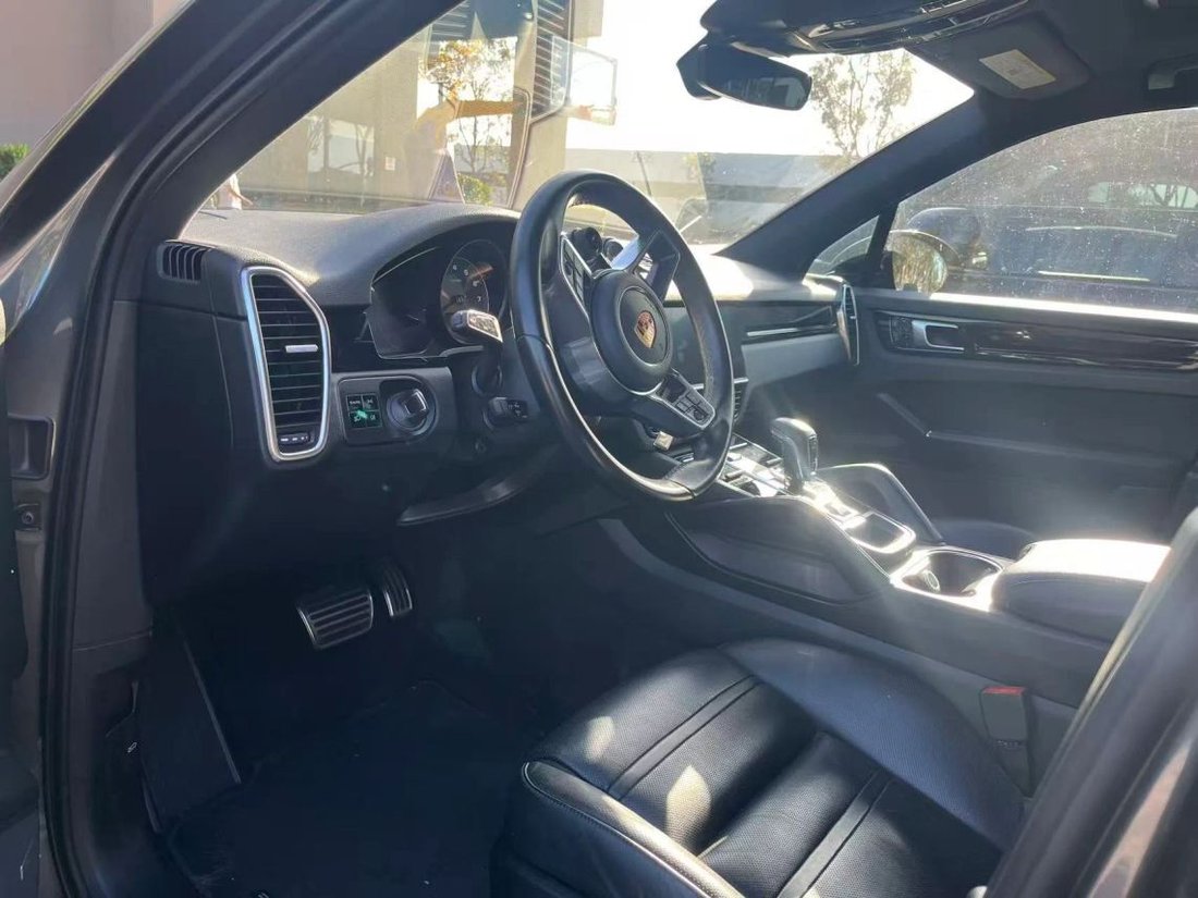 Suv in Costa Mesa, CA, United States 3 - 18914496