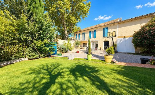 House in Centre, Pelissanne, France 1