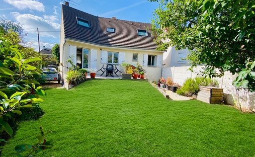 Villa in Bord de Marne, Champs-sur-Marne, France 1