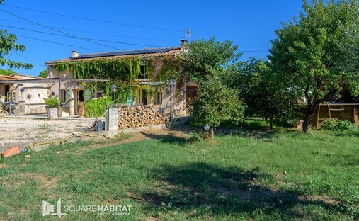 House in Saint-Saturnin-lès-Apt, Provence-Alpes-Côte d'Azur, France 1
