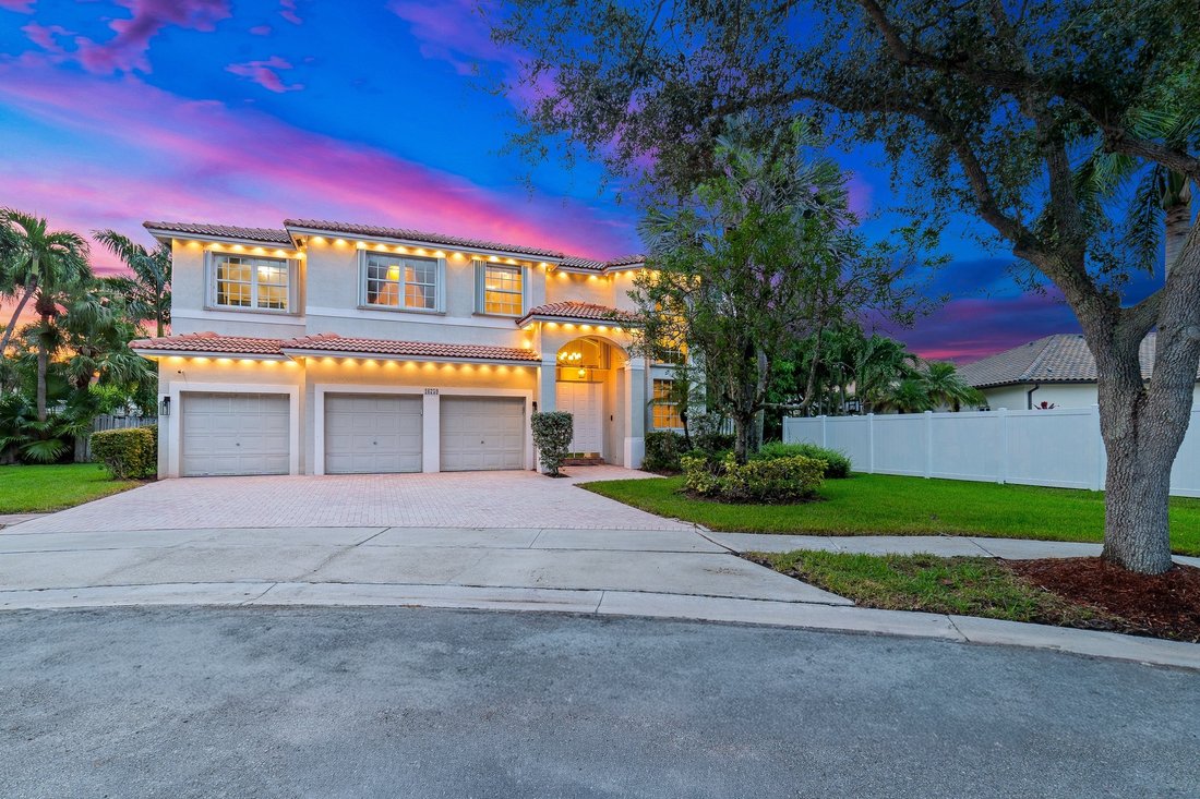 Maison à Pembroke Pines, Floride, États-Unis 1 - 18907016