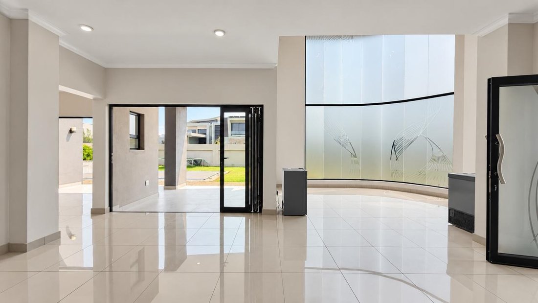House in Shere, Gauteng, South Africa 5 - 18915378
