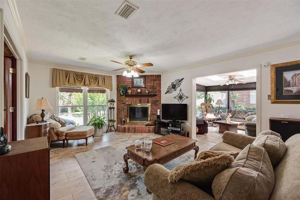House in Bedford, Texas, United States 5 - 18900508