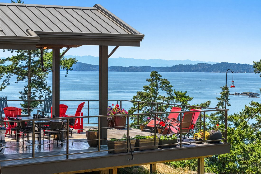 House in Southern Gulf Islands, British Columbia, Canada 1 - 15770625