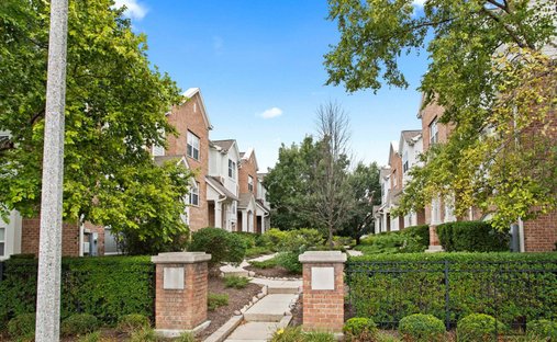 Townhouse in Morton Grove, Illinois, United States 1