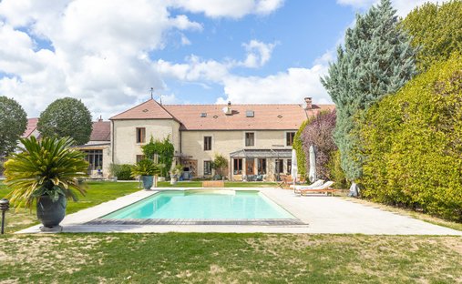 Casa en Villecomte, Borgoña-Franco Condado, Francia 1