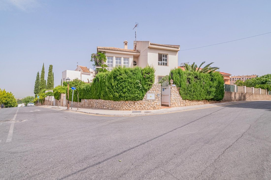 Villa in Huétor Vega, Andalusien, Spanien 1 - 18913513