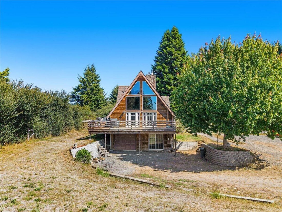 McKinleyville, California, United States 1 - 18908168