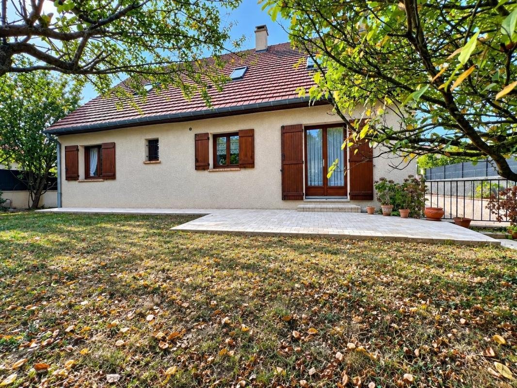House in Les Clayes-sous-Bois, Ile-de-France, France 2 - 18911070