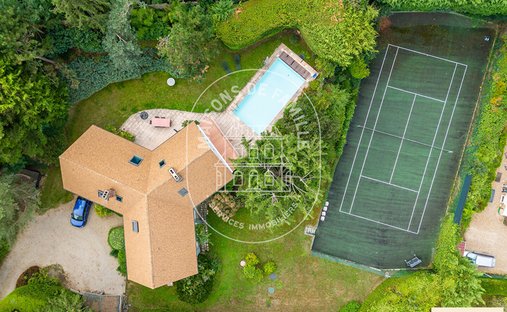 Villa in Les Coteaux de Seine, Louveciennes, France 1
