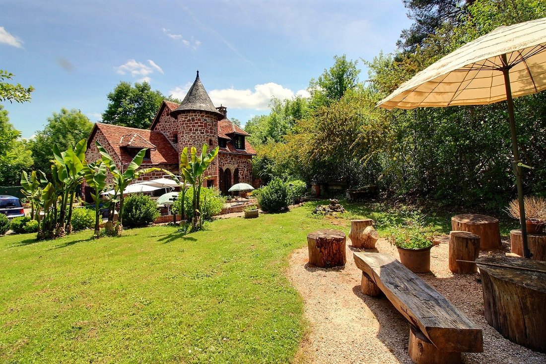 Villa in Collonges-la-Rouge, Nouvelle-Aquitaine, France 1 - 18914474