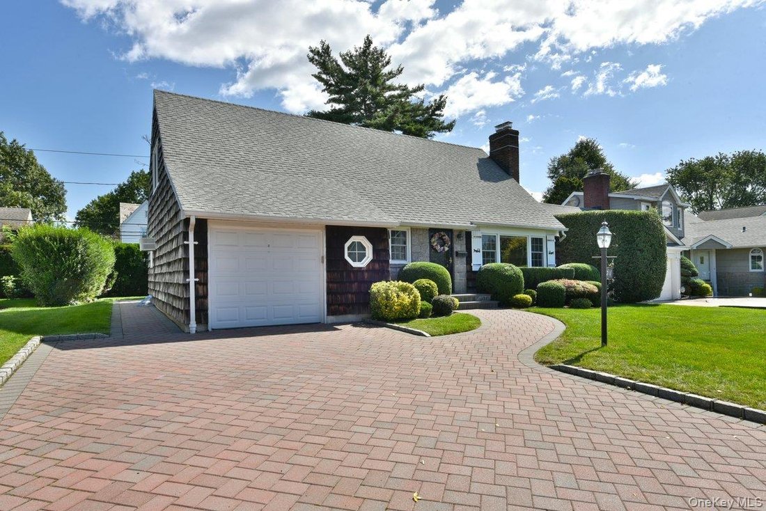 House in Garden City, New York, United States 2 - 18910538