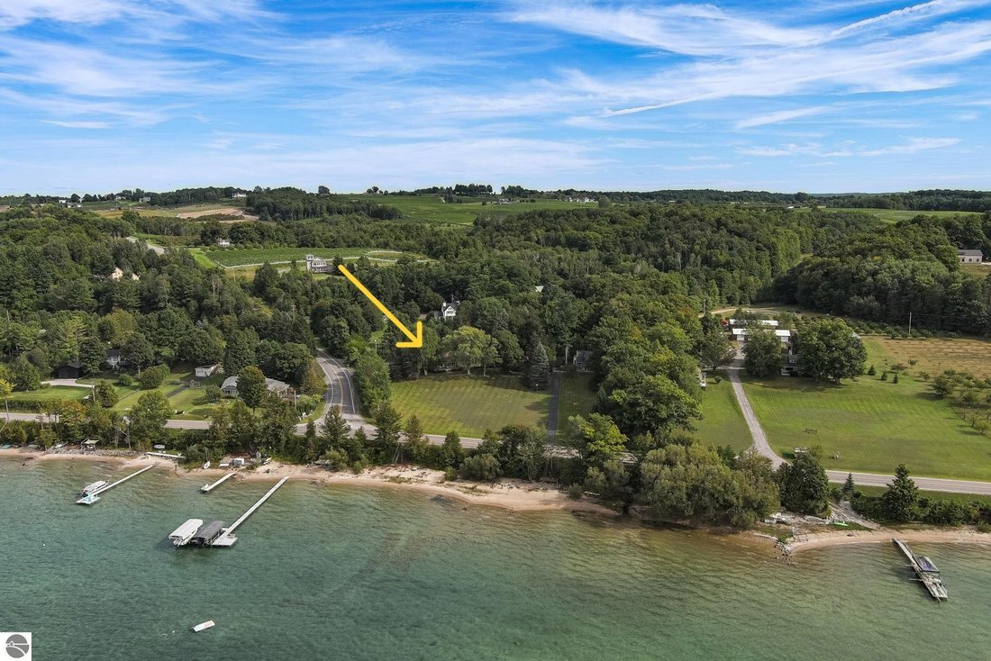 House in Traverse City, Michigan, United States 1 - 18906084