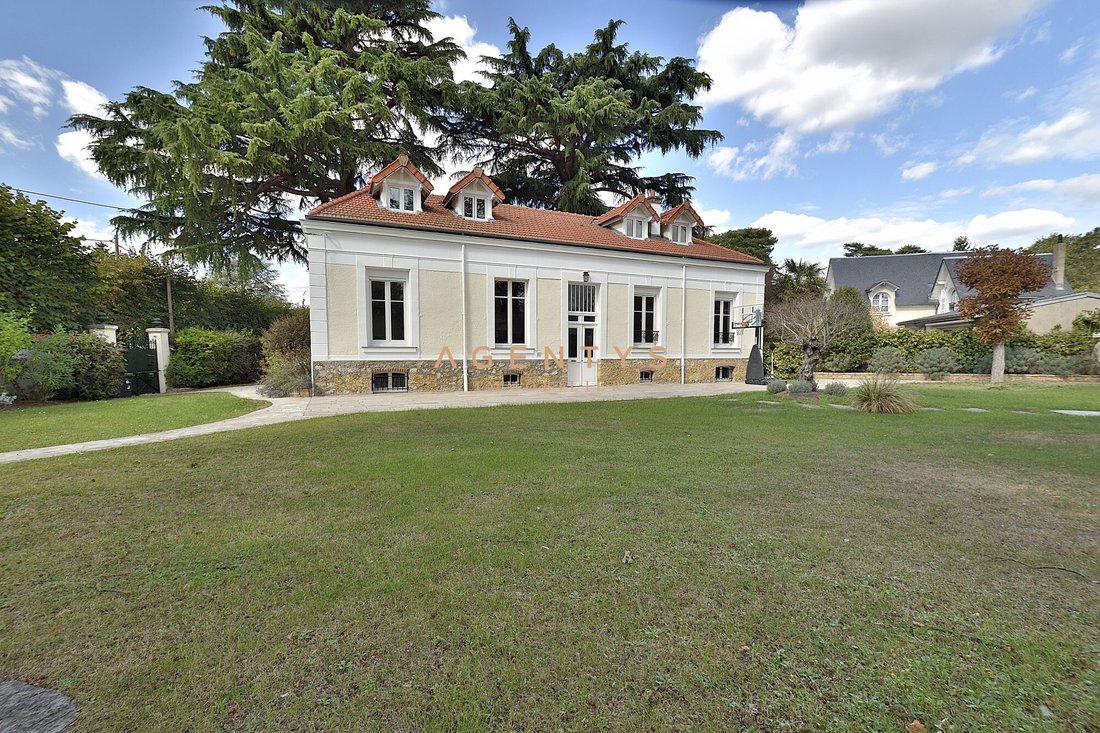 Maison à Sucy-en-Brie, Île-de-France, France 1 - 18918470