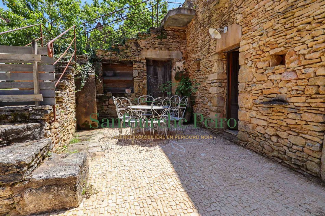 Estate in Sarlat-la-Canéda, Nouvelle-Aquitaine, France 5 - 16502187