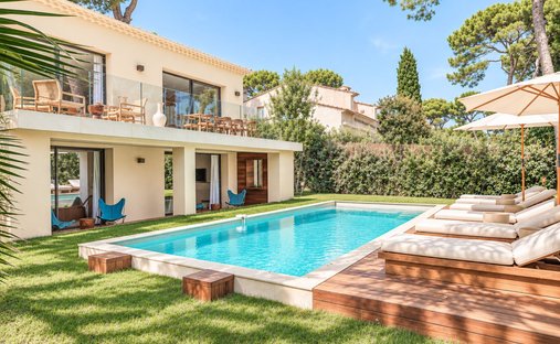 Villa in Vieille Ville, Antibes, France 1