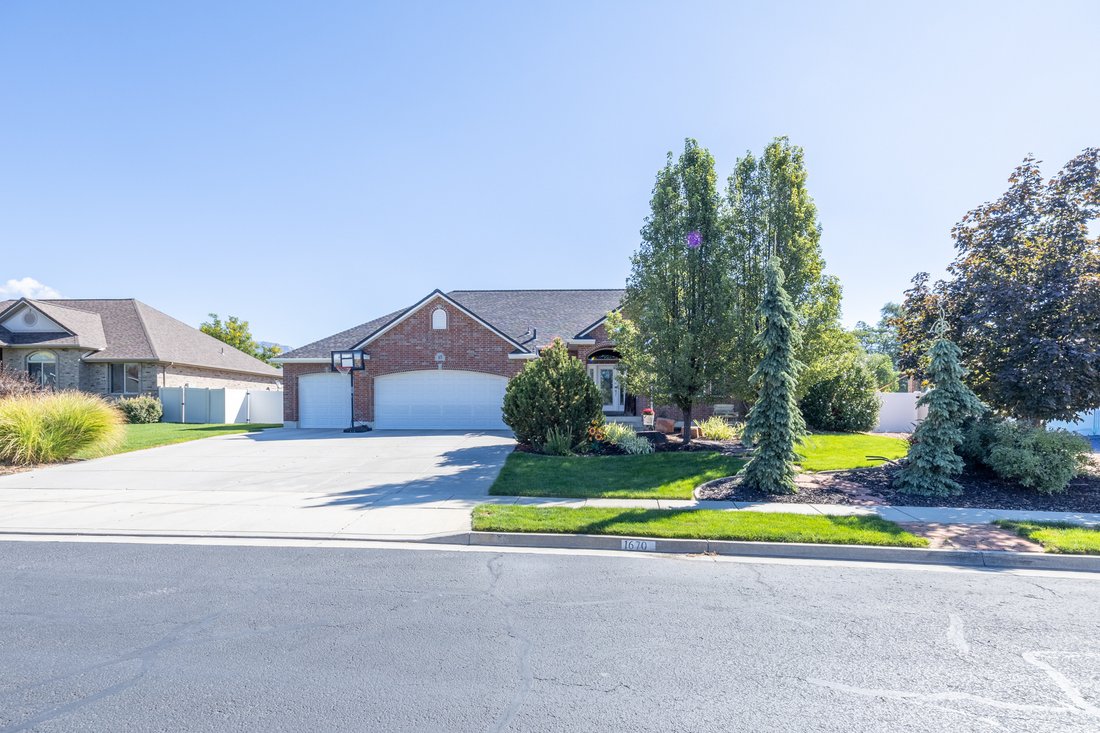 Ogden, Utah, United States 1 - 18920789