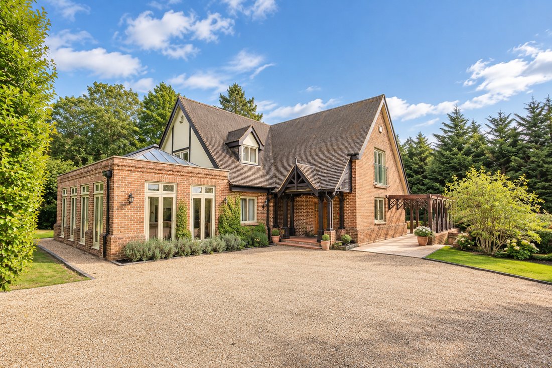 House in Upminster Common, Romford, England 1 - 18913464