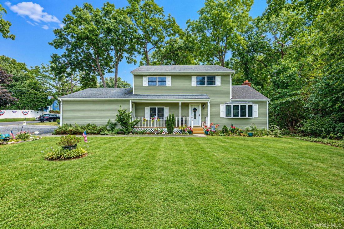 House in Lake Grove, New York, United States 1 - 18910682