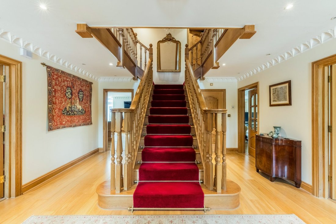 House in Woldingham, England 3 - 18906952
