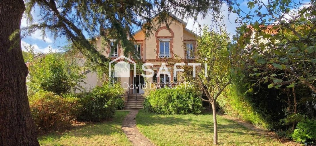 House in La Faiencerie-Le Clos Saint Cyr, Bourg-la-Reine, France 1 - 18919440